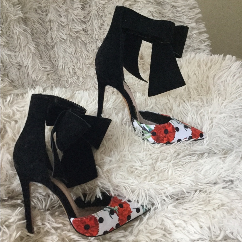 Stilleto flower heels with ankle strap